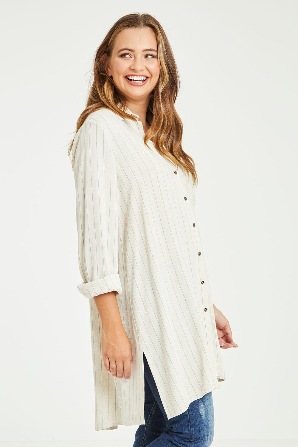 Model Tahlia wearing the Hubert Shirt in colour Hemp (White), from the front, cropped image