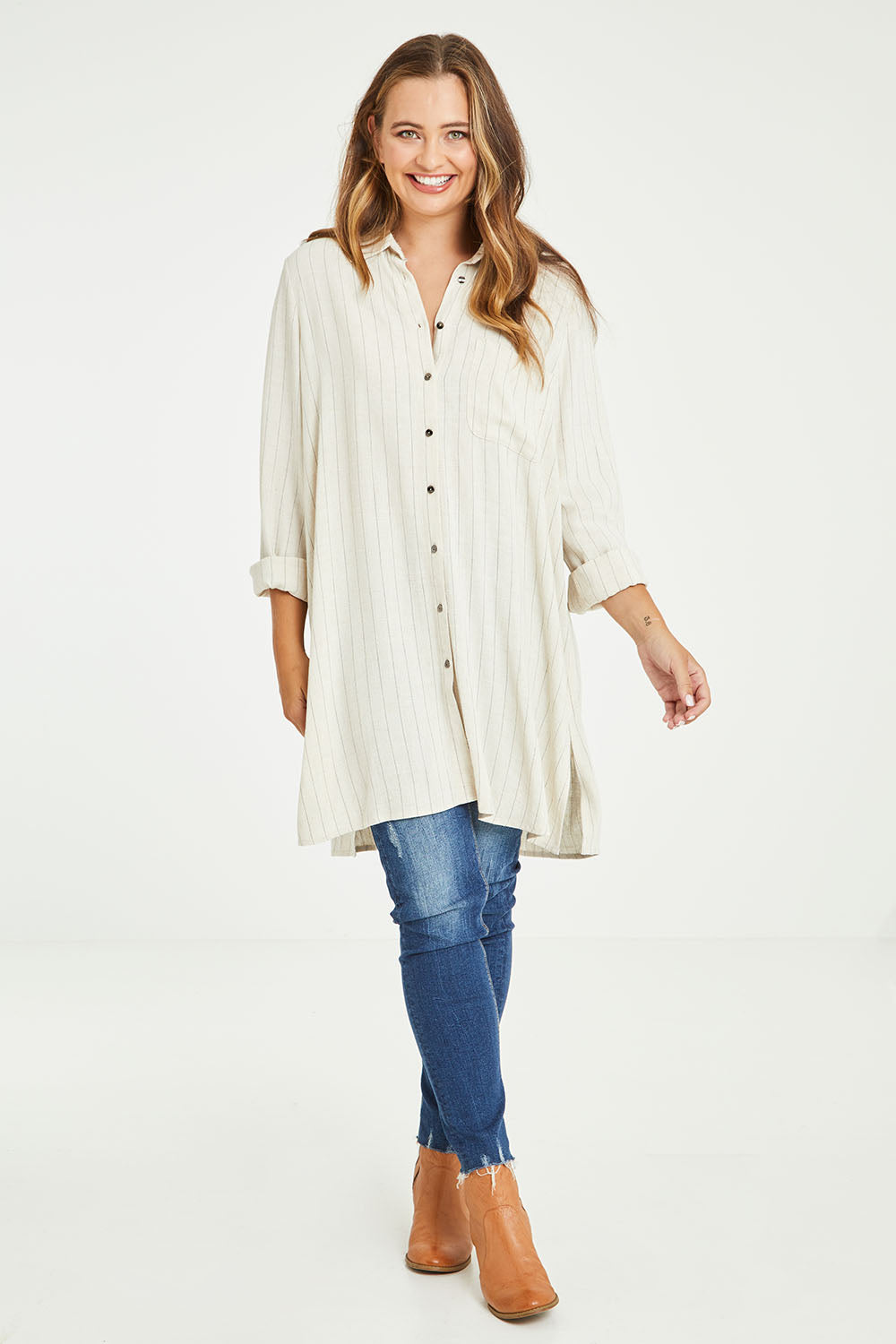 Model Tahlia wearing the Hubert Shirt in colour Hemp (White), from the front, showing the whole outfit