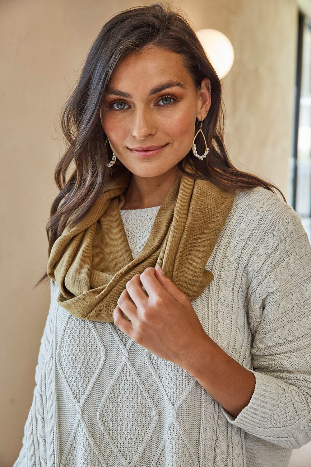 A model wearing size OneSize of the Astor Snood in colour Dijon, from the front, showing the whole outfit