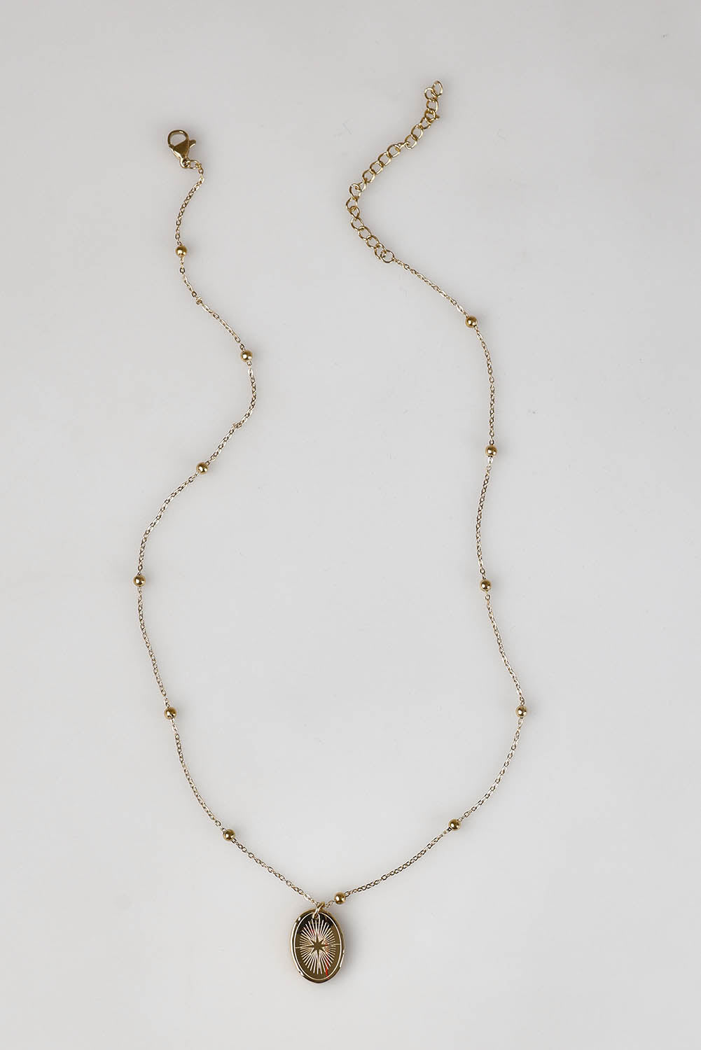 A model wearing the Heritage Necklace in colour Goldshine (Metallics), from the front, showing the whole outfit