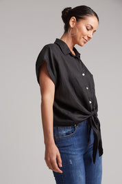 A model wearing the Studio Linen Tie Shirt in colour Ebony (Black), from the front, cropped image