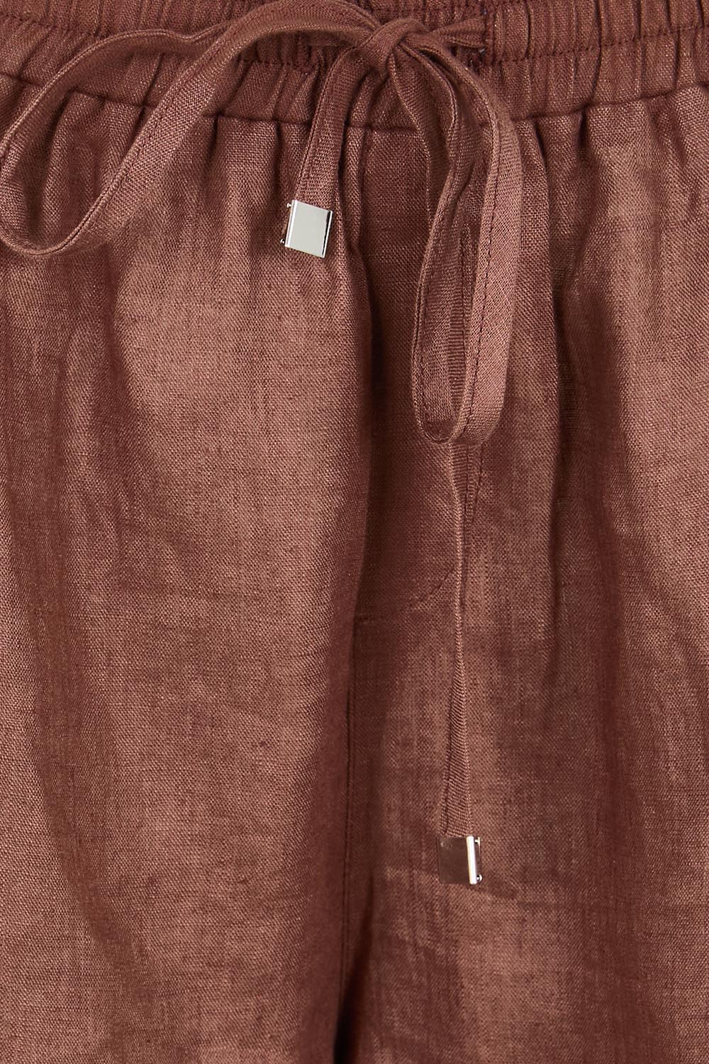 Product shot of the Studio Linen Short – Chocolate in colour Chocolate, showing detail