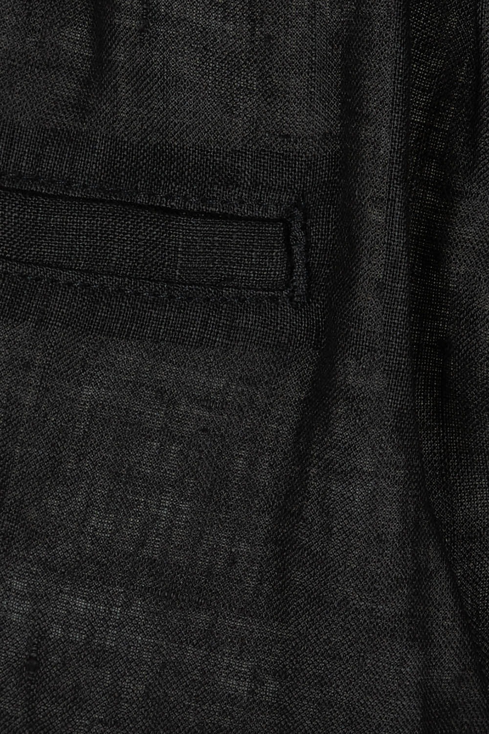 Product shot of the Studio Linen Short in colour Ebony (Black), detail