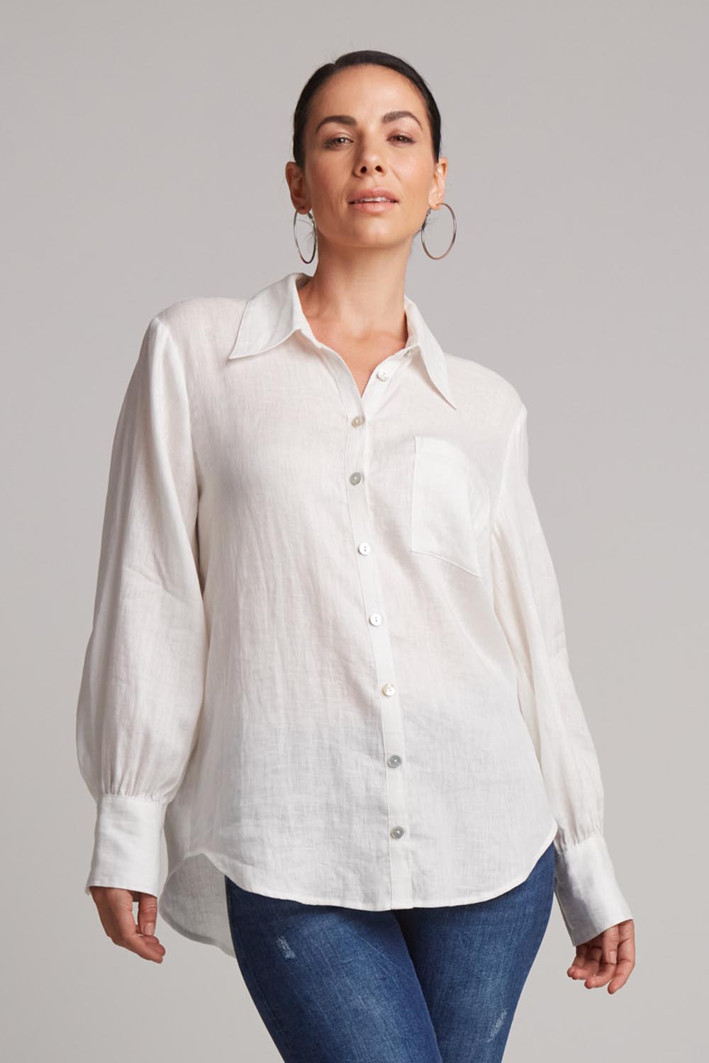 A model wearing the Studio Linen Shirt in colour Salt (White), from the front, cropped image