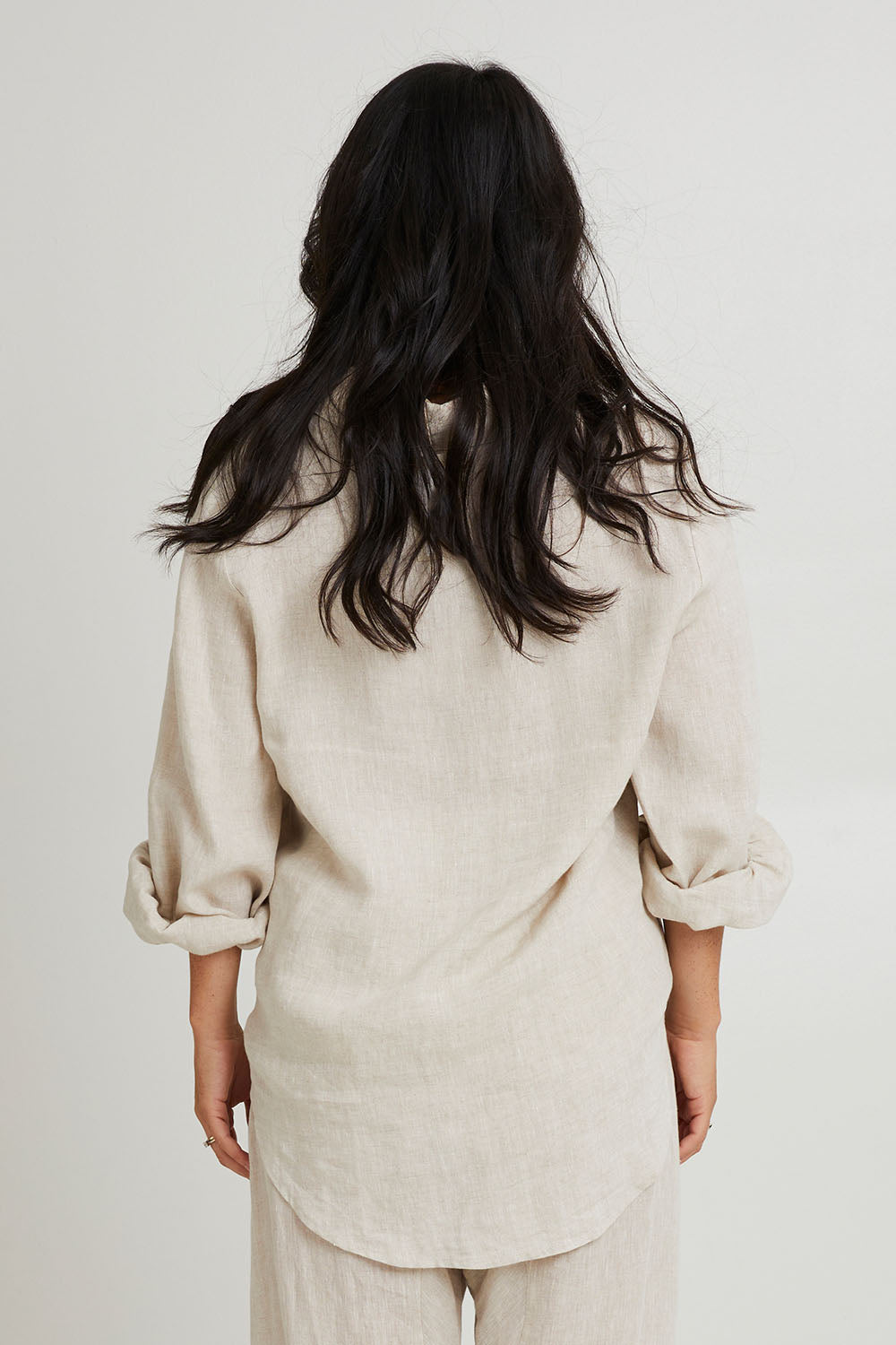 Model Katie wearing size S of the Studio Linen Shirt in colour Tusk, from the back