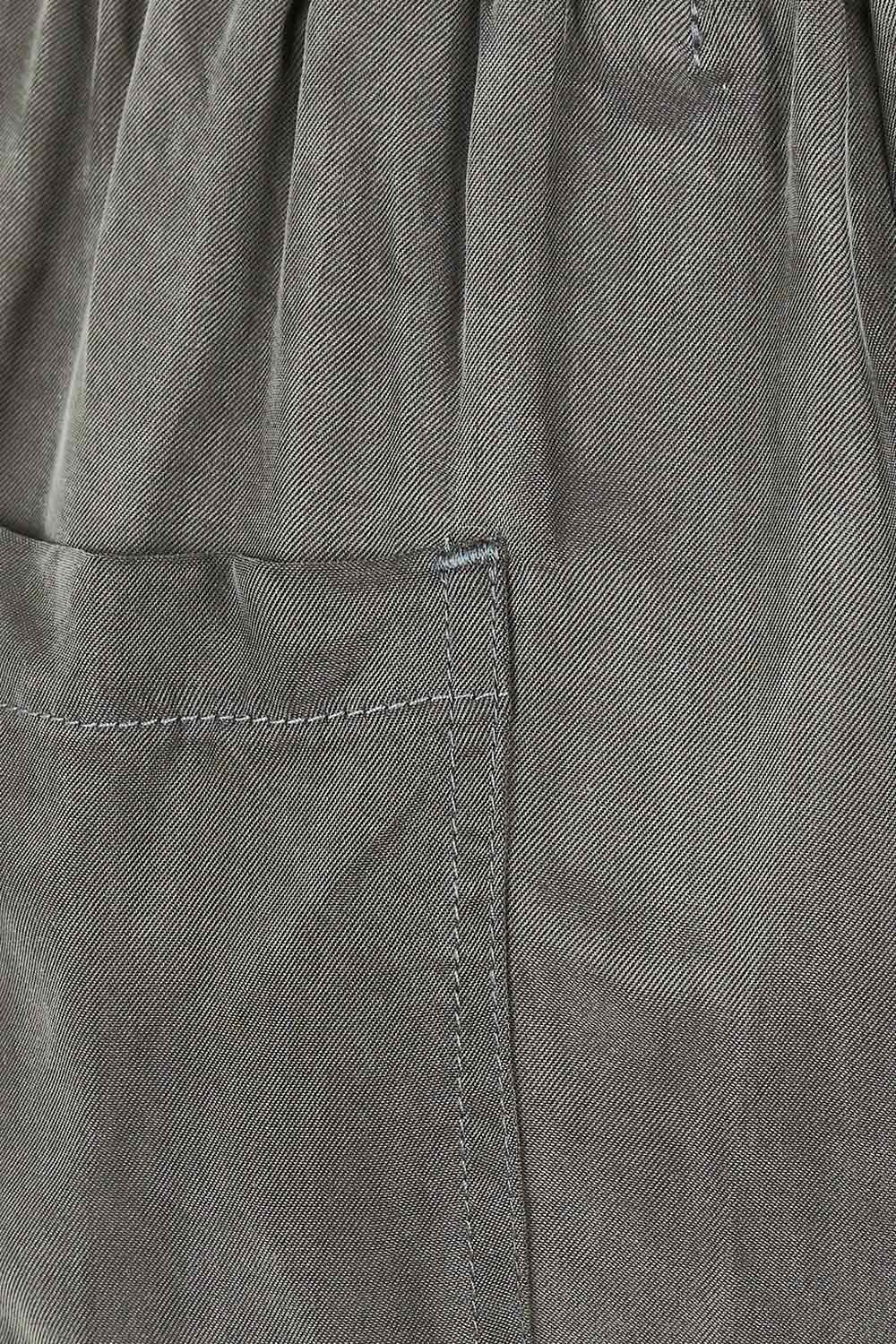 Product shot of the Vienetta Relaxed Pant in colour Fossil (Grey), detail