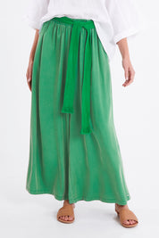 Model Madeline wearing size S of the Elan Pant in colour Meadow (Green), from the front, cropped image