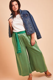Model Poppy wearing size XL of the Elan Pant in colour Meadow (Green), from the front, showing the whole outfit