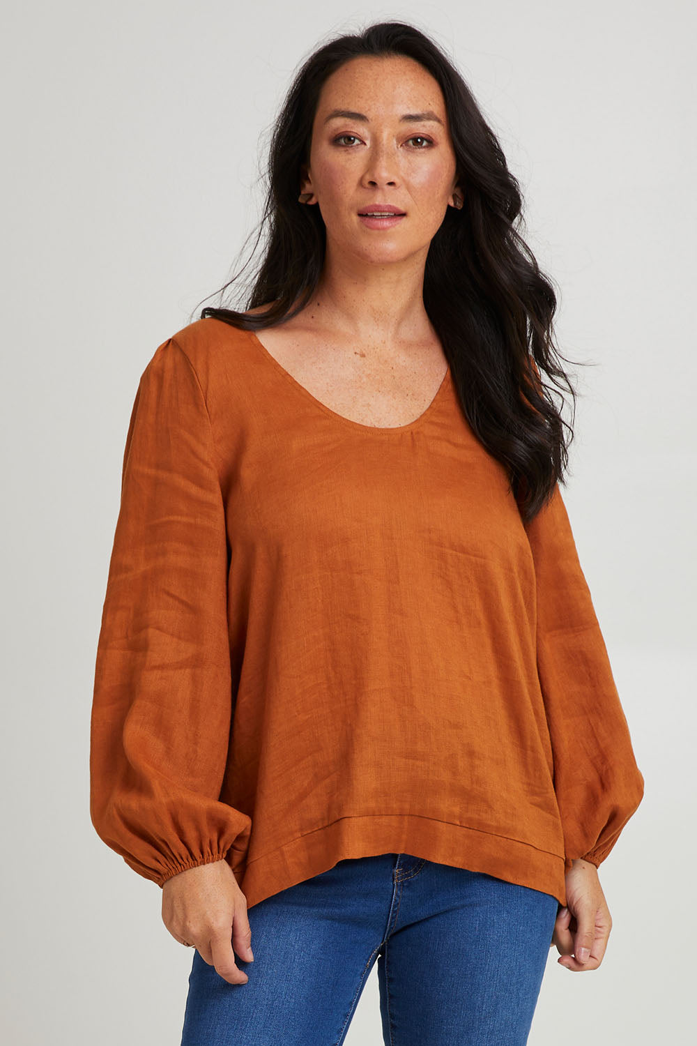 Model Katie wearing size S of the Nama Top in colour Ochre, from the front, cropped image