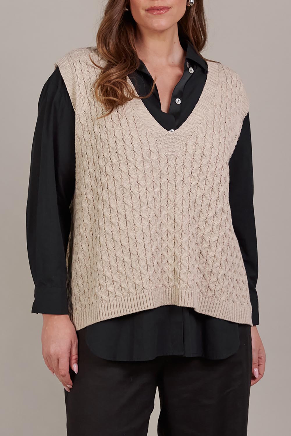 A model wearing the Naviva Cotton Vest in colour Oat, from the front, cropped image