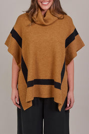 A model wearing the Avino Poncho in colour Tobacco, from the front, cropped image