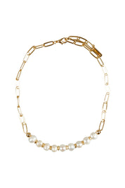 Product shot of the Ivy Pearl Necklace in colour Goldpearl (Metallics), from the front