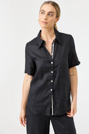 A model wearing the Studio Linen Short Sleeve Shirt in colour Black (Black), from the front, cropped image