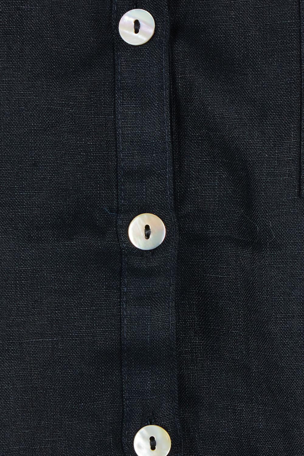 Product shot of the Studio Linen Short Sleeve Shirt in colour Black (Black), detail