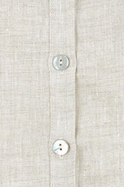 Product shot of the Studio Linen Short Sleeve Shirt in colour Dune, detail
