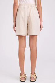 Model Genericm wearing size sample of the Studio Linen Bermuda Short – Tusk in colour Tusk, from the front