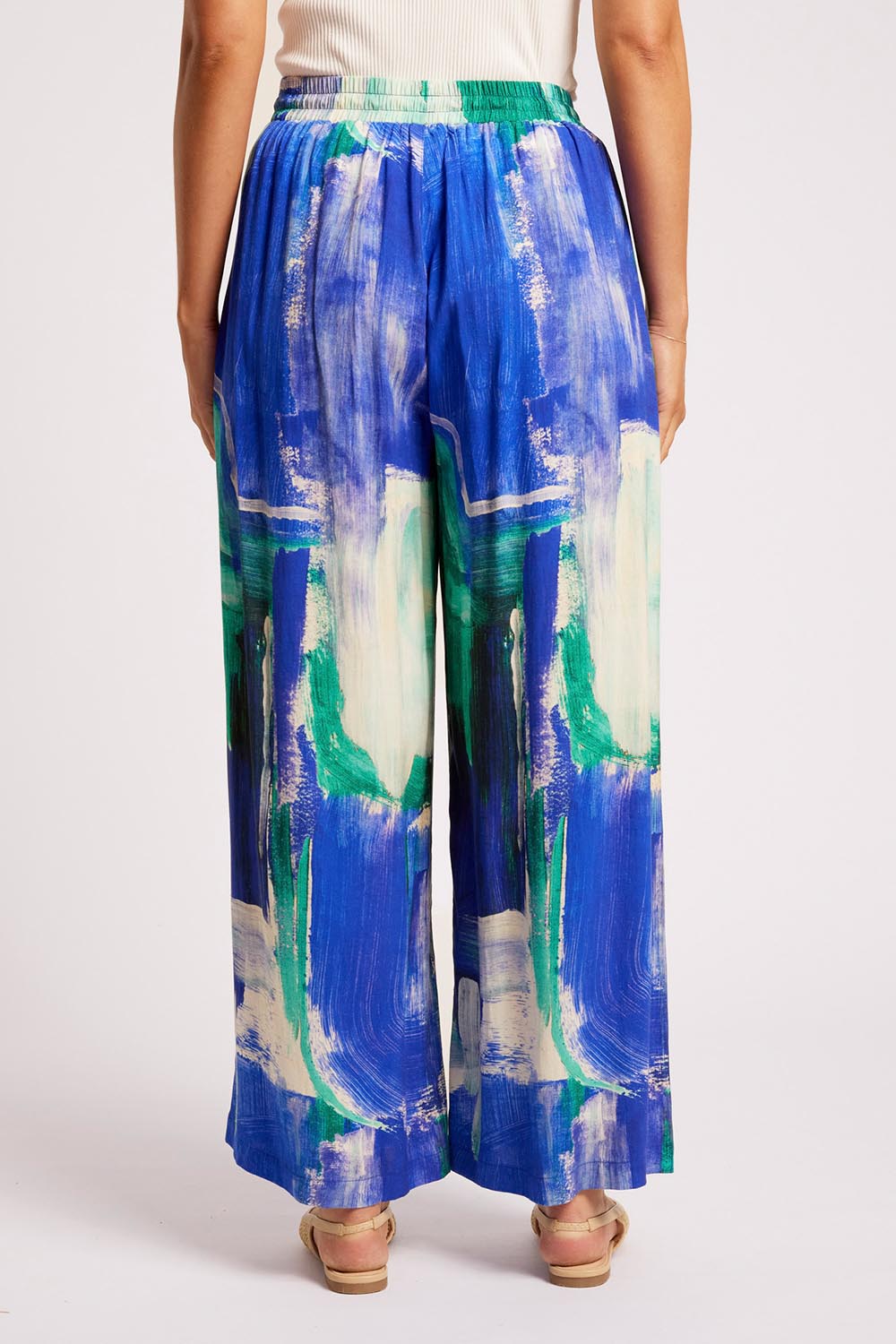 Model Genericm wearing size sample of the Palmera Pant – Seafoam in colour Seafoam, from the front