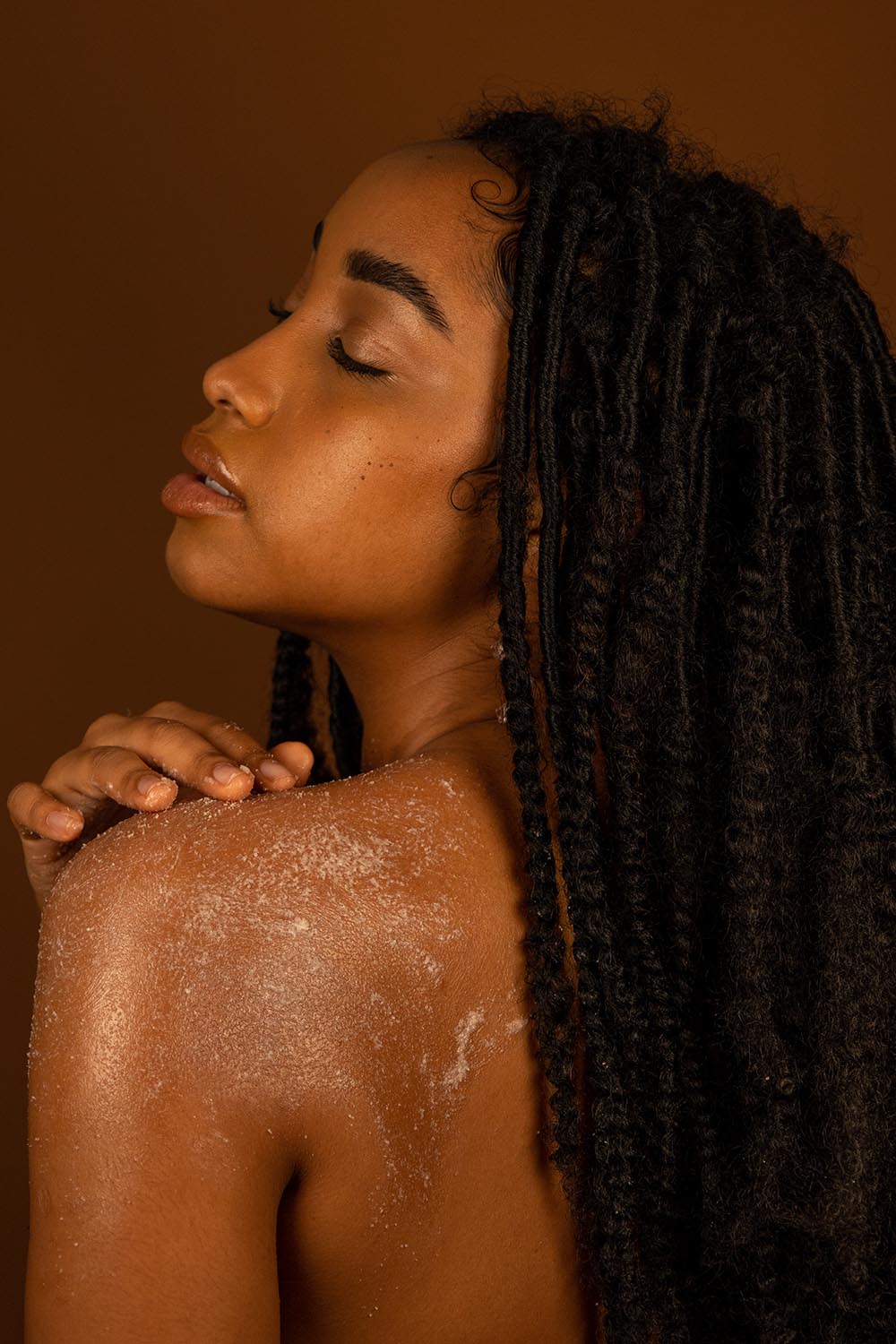 A model wearing the Pink Himalayan Salt Scrub in colour Multi, from the front, showing the whole outfit