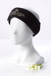 A model wearing size OneSize of the Skin Compost Headband in colour Natural, from the front, showing the whole outfit