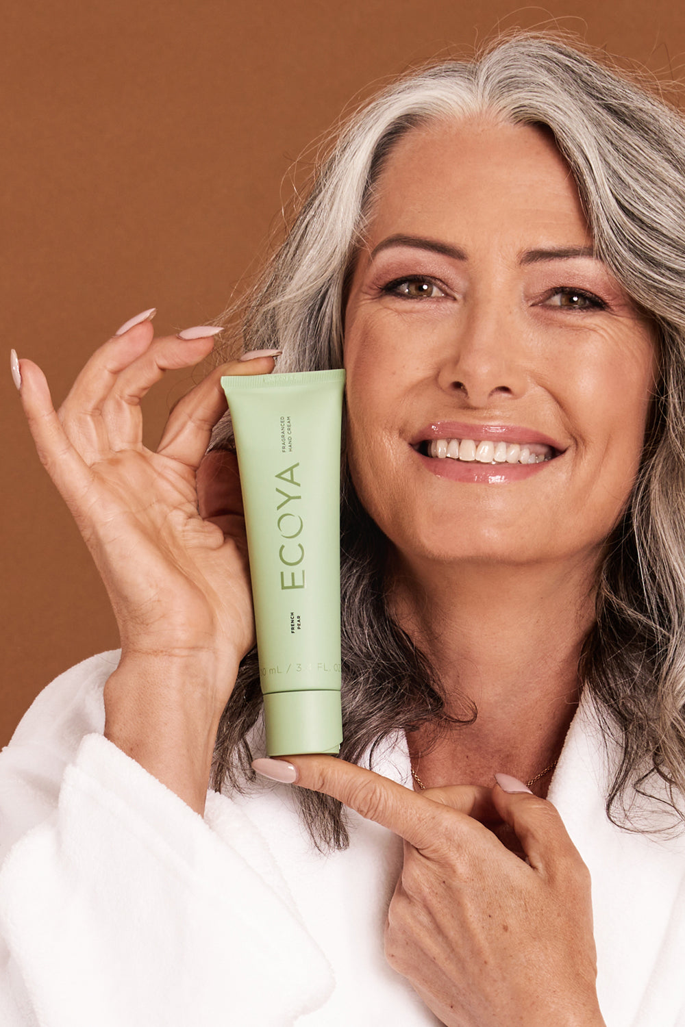 Model Luisa wearing size OneSize of the French Pear Hand Cream in colour FrenchPear (Green), from the front, showing the whole outfit