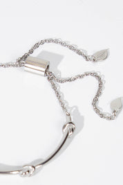 A model wearing size OneSize of the Knots Of Freedom Bracelet in colour Steel (Metallics), from the front, showing the whole outfit