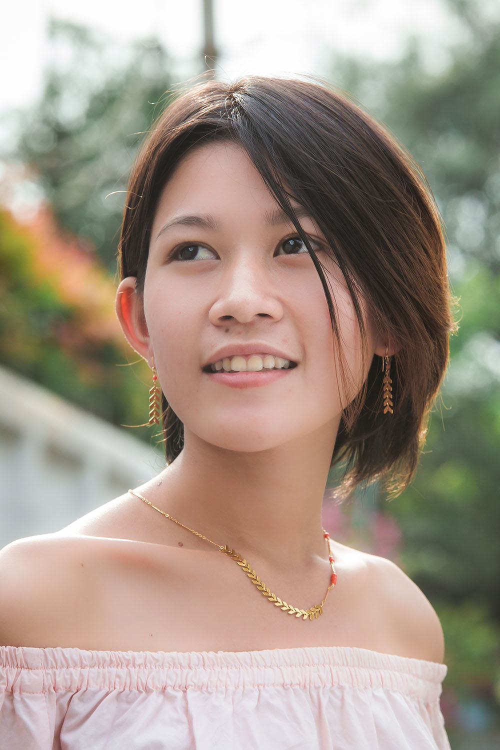 A model wearing the Desert Wild Flower Earrings in colour Gold (Metallics), from the front, showing the whole outfit