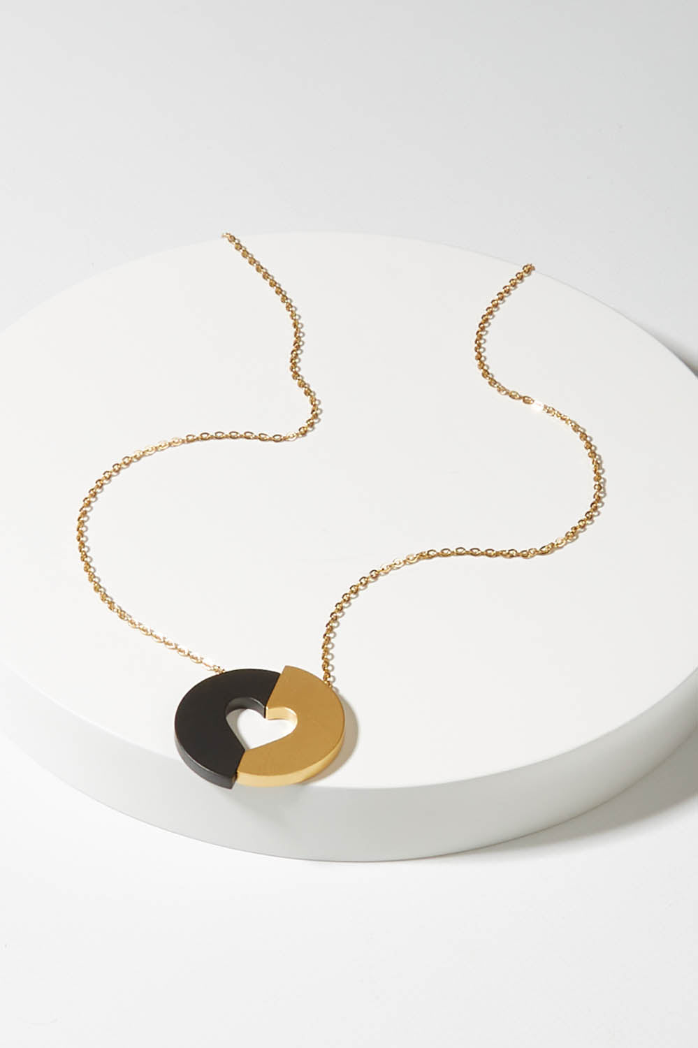A model wearing size S of the Committed Necklace in colour Gold (Metallics), from the front, showing the whole outfit
