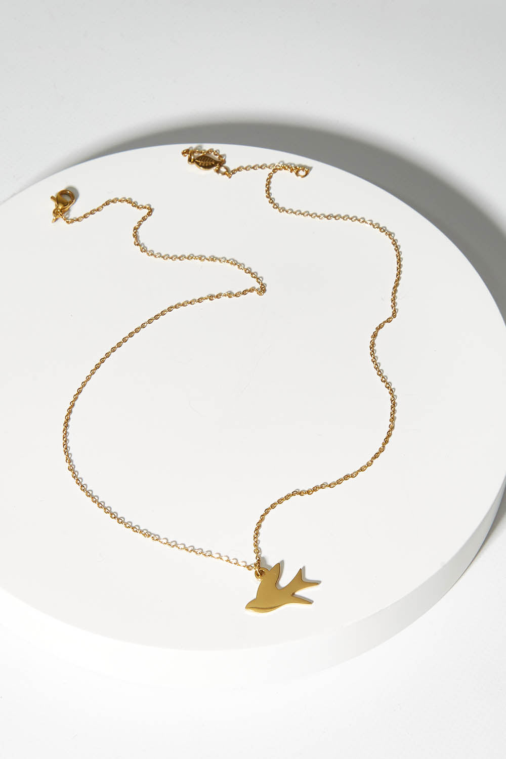 A model wearing size OneSize of the Song Of Freedom Necklace in colour Gold (Metallics), from the front, showing the whole outfit