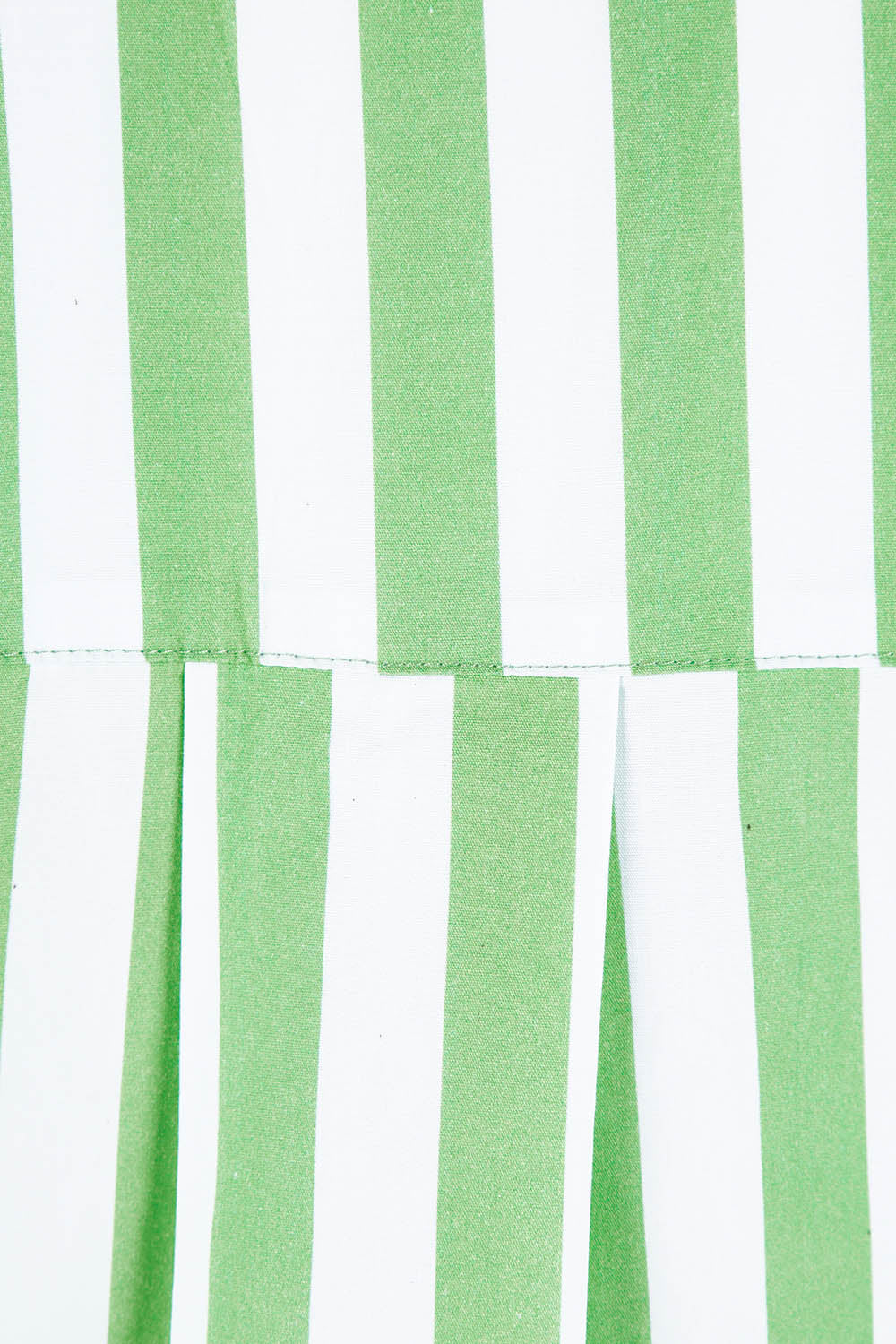 Product shot of the Delia Shirt in colour Meadowwhit (Green), detail