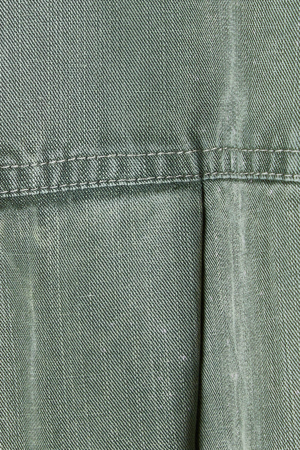 Product shot of the Bliss Washed Shirt in colour Clover (Green), detail