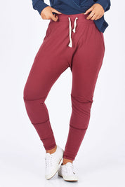 Model Summer wearing size 10 of the Weekend Picnic Pant in colour Burgandy (Purple), from the front, cropped image