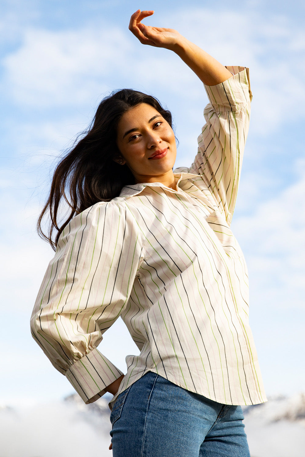 A model wearing the Sorrel Stripe Shirt in colour Pearljungl, from the front, showing the whole outfit