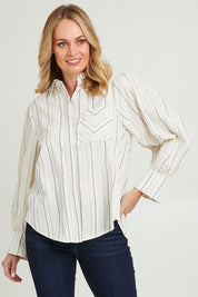 Model Grace wearing size 10 of the Sorrel Stripe Shirt in colour Pearljungl, from the front, cropped image