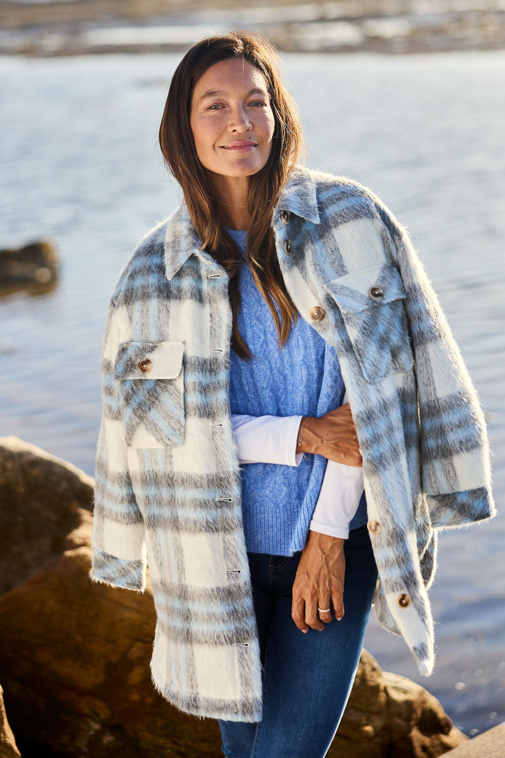 Model Alex wearing size S of the Victory Check Shacket in colour Check (White), from the front, showing the whole outfit