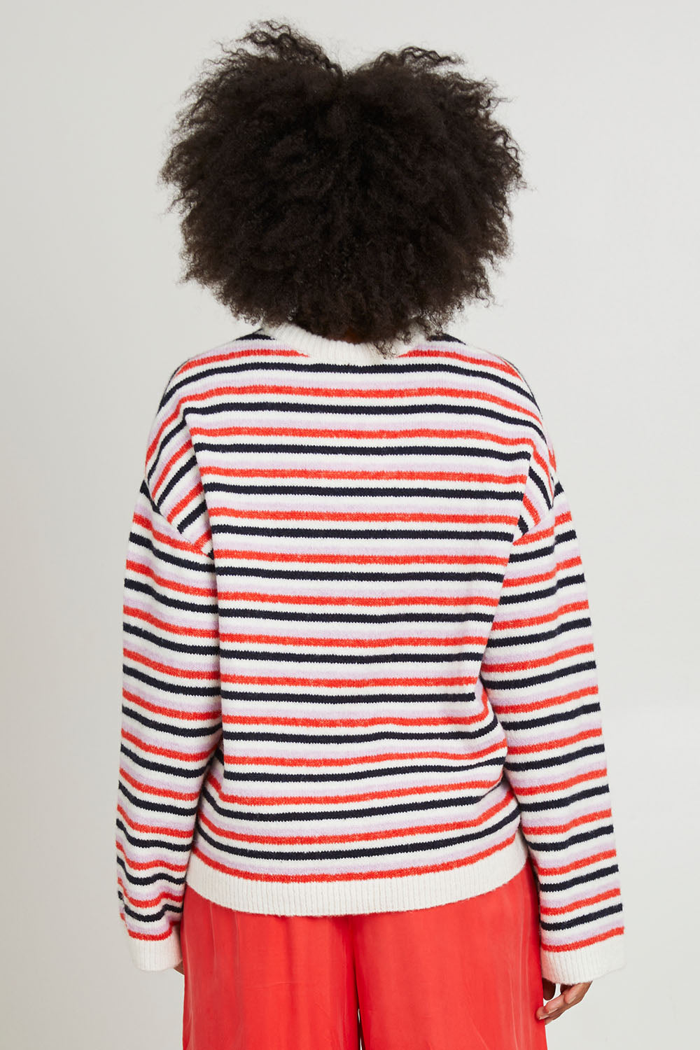 Model Olivia wearing size S of the Rye Stripe Knit in colour Peonypink (Pink), from the back