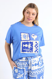 A model wearing the Holiday Sun Tee in colour Cerulean (Blue), from the front, cropped image