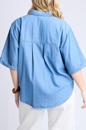 A model wearing the Blissful Chambray Ss Shirt in colour Midblue (Blue), from the back