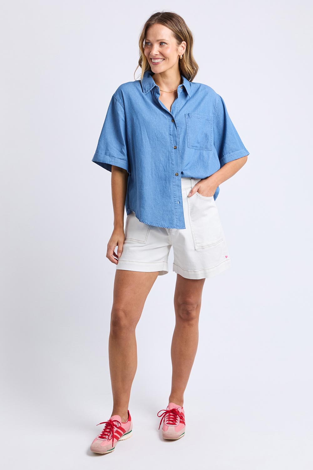 A model wearing the Blissful Chambray Ss Shirt in colour Midblue (Blue), from the front, showing the whole outfit