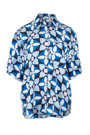 Product shot of the Painted Tile Linen Blend Shirt in colour Geoprint (Blue), from the front