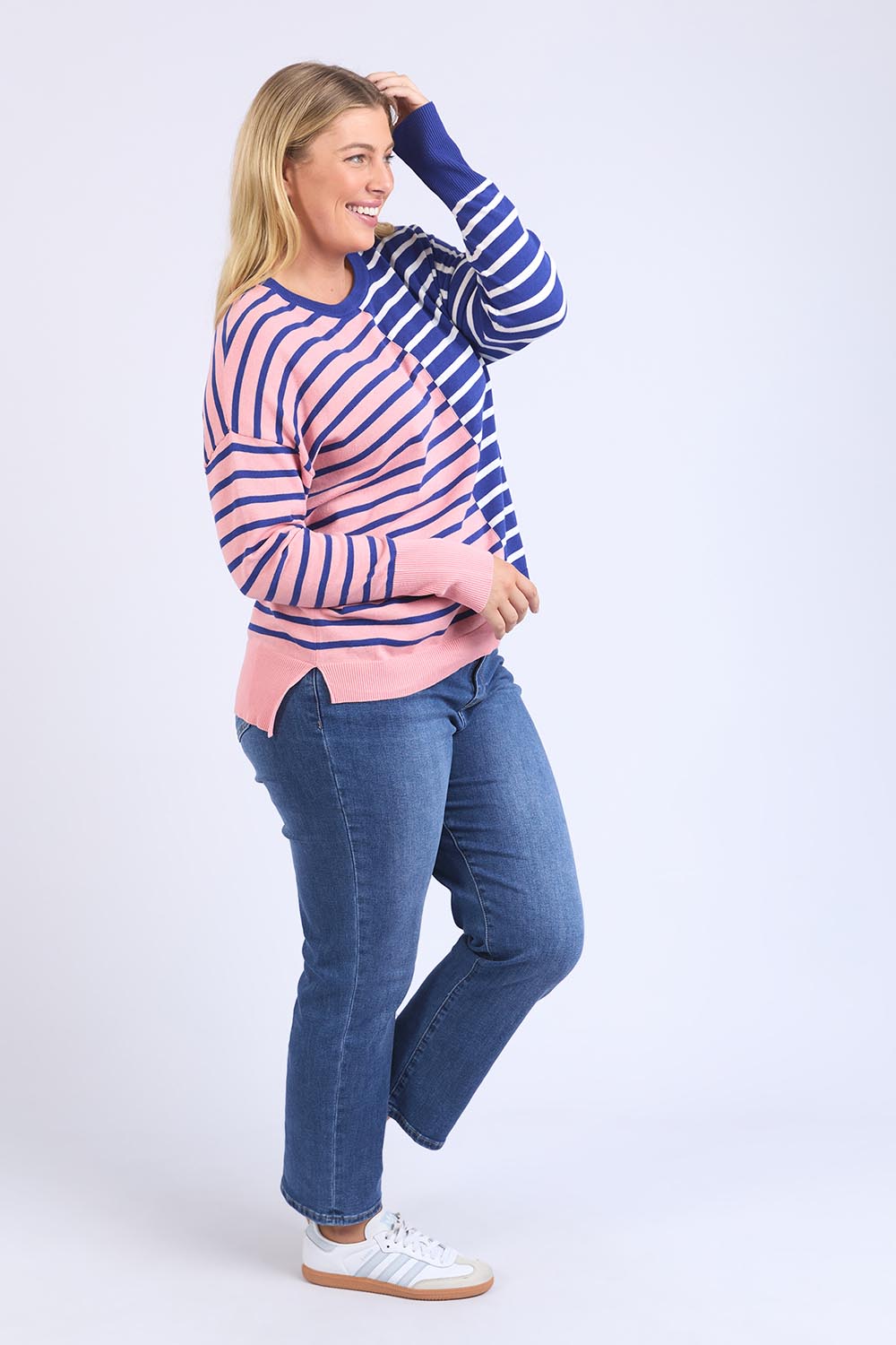 A model wearing the Louise Spliced Cotton Knit in colour Deepbluepn, from the front, showing the whole outfit
