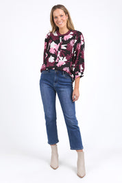 A model wearing the Hadley Floral Lyocell Linen Top in colour Hadleyprin, from the front, showing the whole outfit