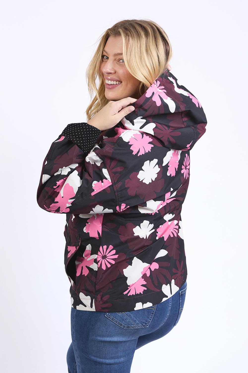 A model wearing the Hadley Floral Raincoat in colour Hadleyprin, from the back