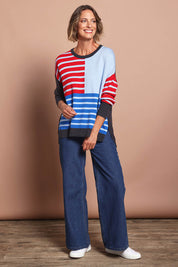 Model Riina wearing size S of the Effie Mixed Knit in colour Cranchar, from the front, showing the whole outfit