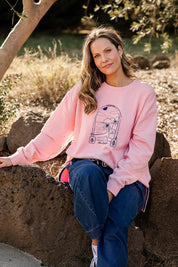 A model wearing the Sketch Cotton Crew in colour Pinkblush (Pink), from the front, showing the whole outfit