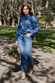 A model wearing the Riley Lyocell Linen Blouse in colour Print (Blue), from the front, showing the whole outfit