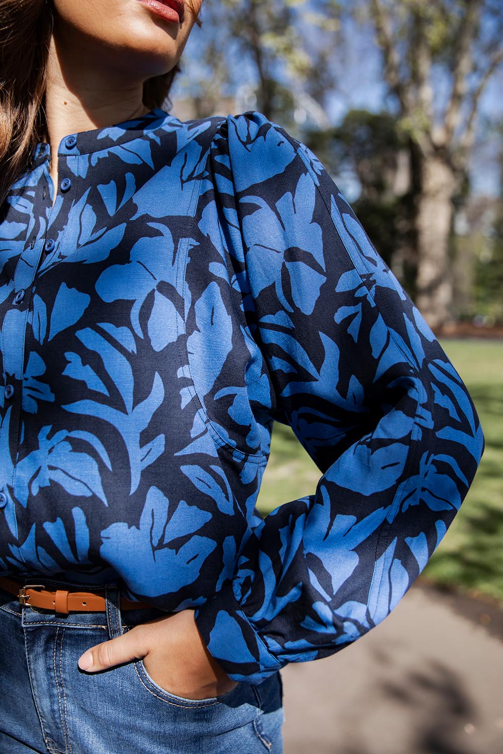 A model wearing the Riley Lyocell Linen Blouse in colour Print (Blue), from the front, showing the whole outfit