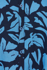 Product shot of the Riley Lyocell Linen Blouse in colour Print (Blue), detail