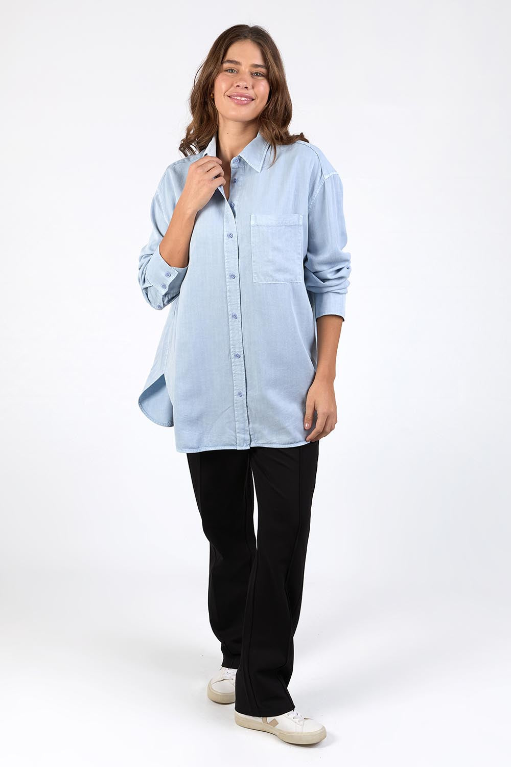 A model wearing the Brooklyn Lyocell Linen Shirt in colour Skyblue (Blue), from the front, showing the whole outfit