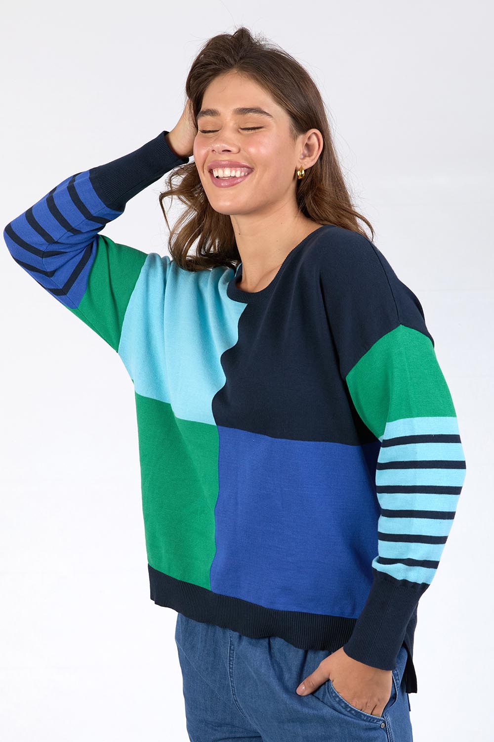 A model wearing the Fern Mixed Cotton Crew in colour Sprayblue, from the front, cropped image