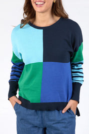 A model wearing the Fern Mixed Cotton Crew in colour Sprayblue, from the front, cropped image